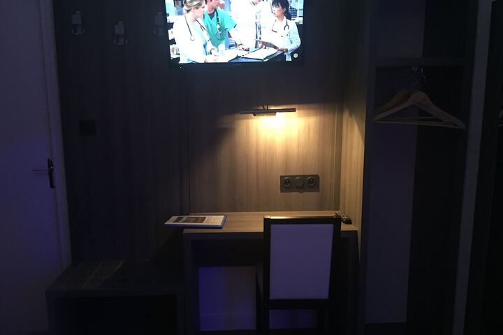 Room 4 of 64
