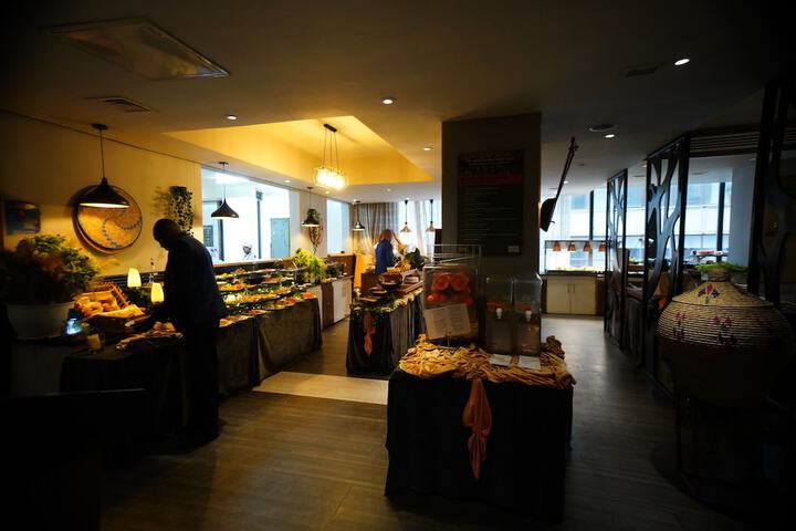 Dining 120 of 163