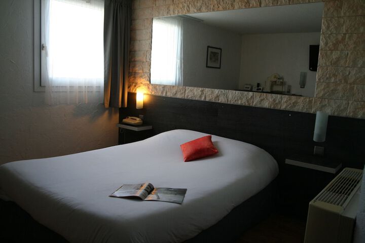 Room 11 of 32