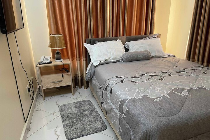Room 3 of 34