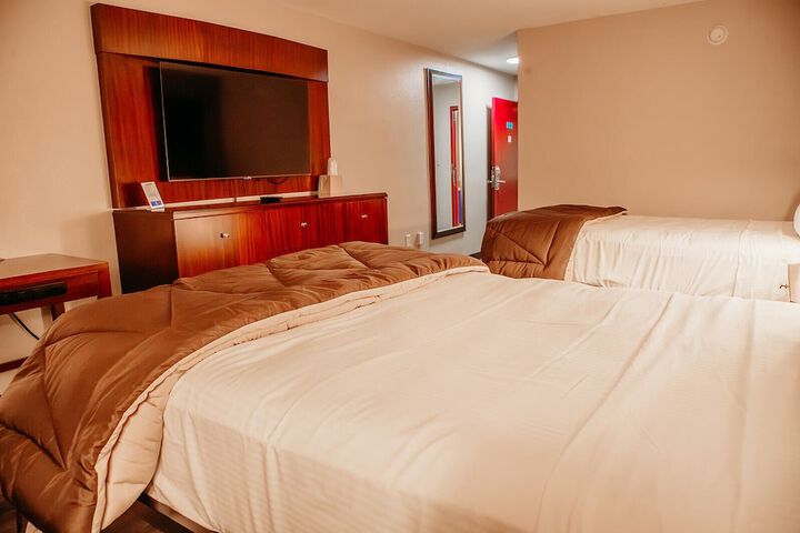 2 Double Beds (9 of 12)