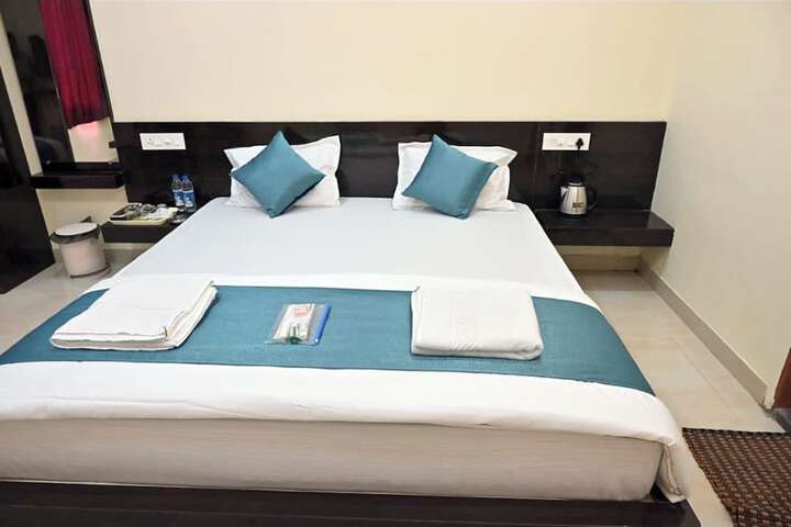 Room 15 of 33