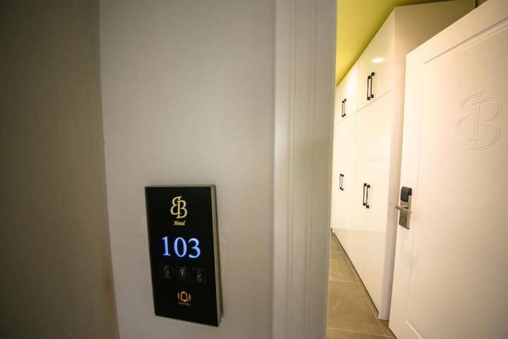 Room 2 of 70