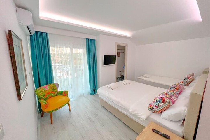 Room 8 of 50