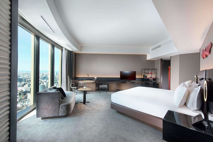 Room 17 of 106