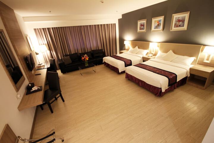 Room 13 of 90