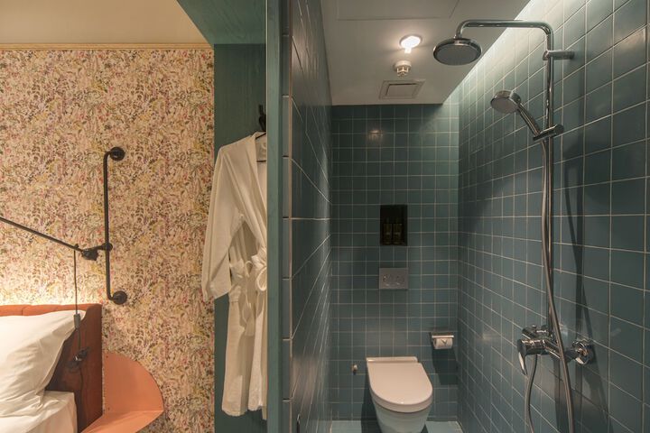 Room 42 of 59