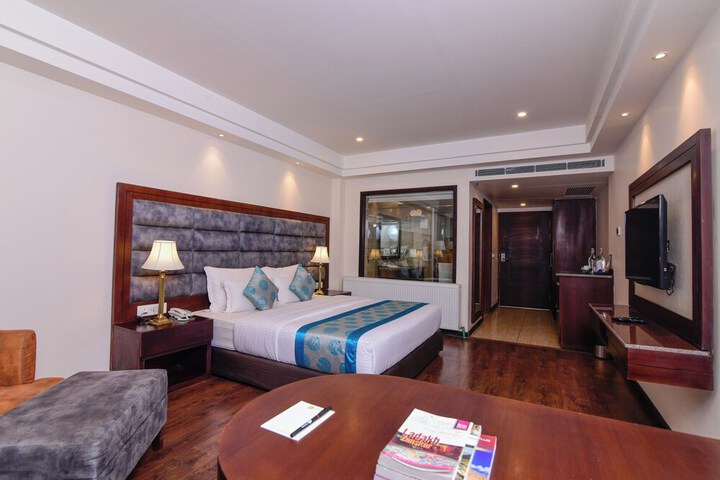 Room 16 of 32