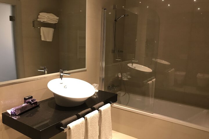 Room 19 of 38