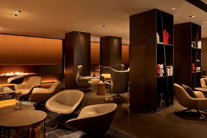 Lounge 40 of 46