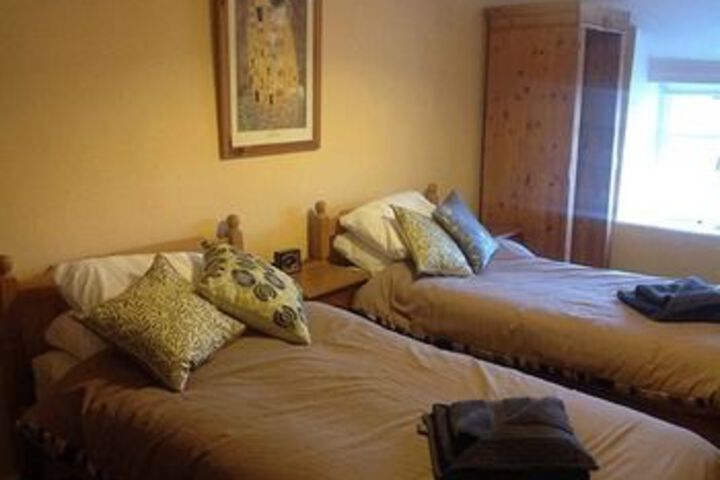Room 9 of 25