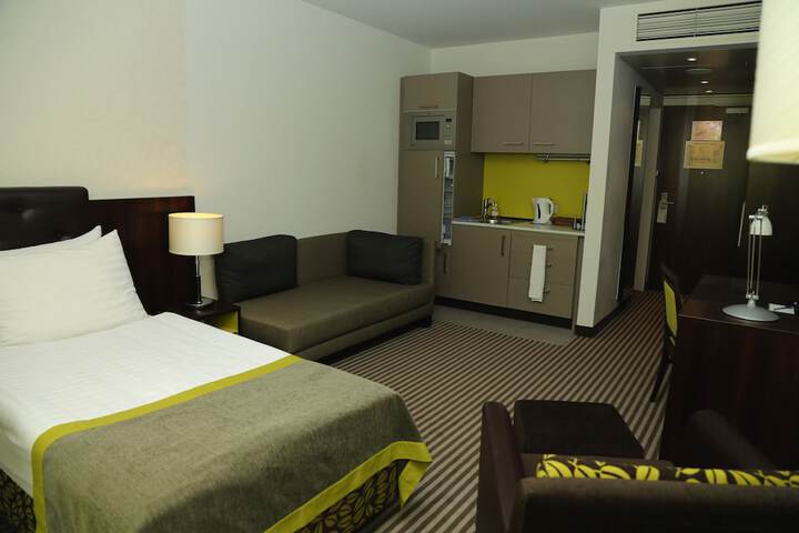 Room 14 of 72