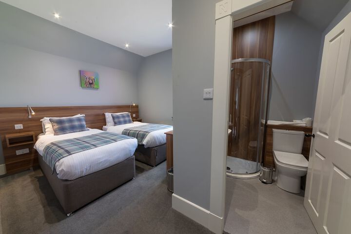 Room 7 of 38