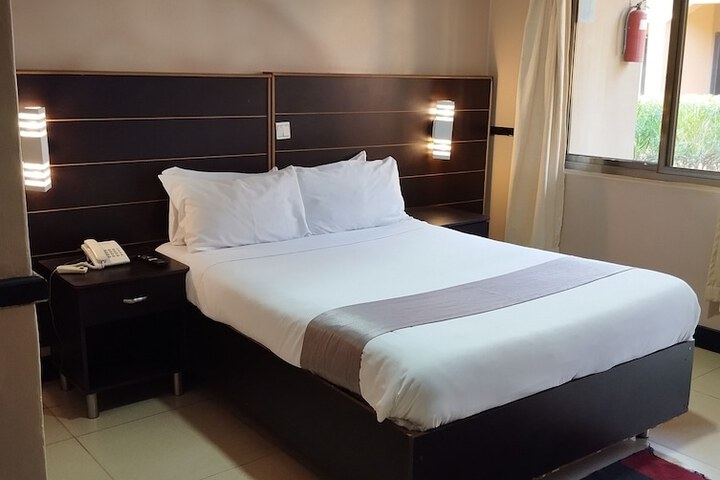 Room 9 of 19