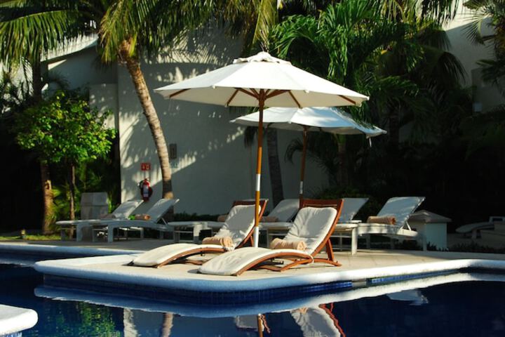 Pool 21 of 52