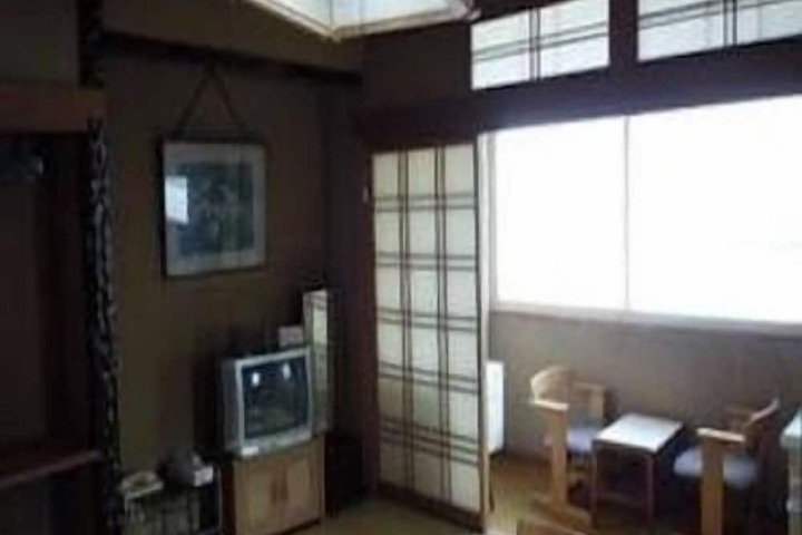 Room 5 of 17