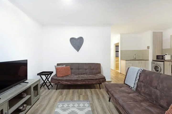 Room 5 of 18