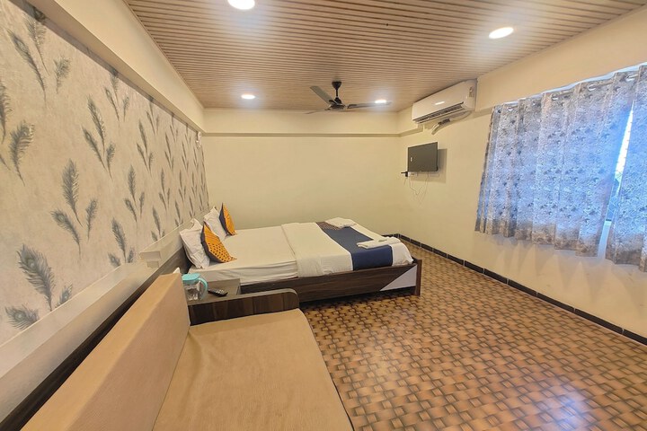 Room 6 of 35
