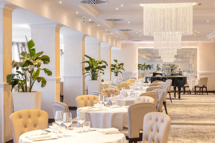 Dining 50 of 85