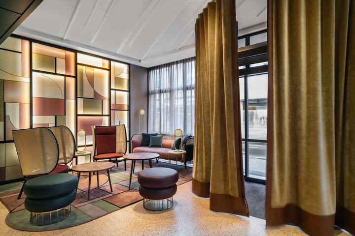 Entrance & Lobby