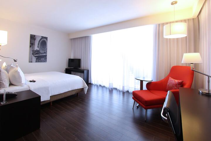Room 4 of 68