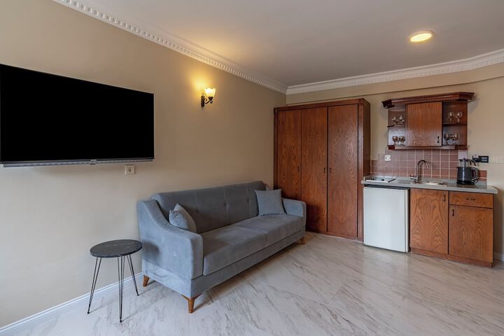 Room 33 of 104