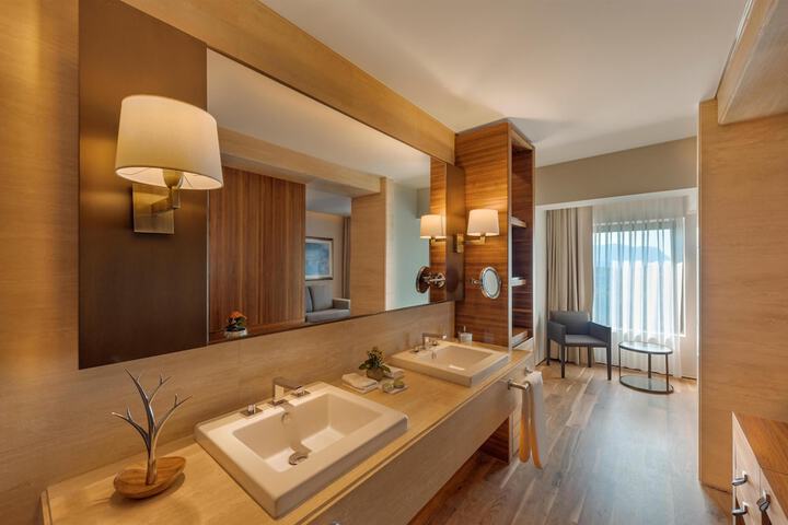 Room 100 of 320