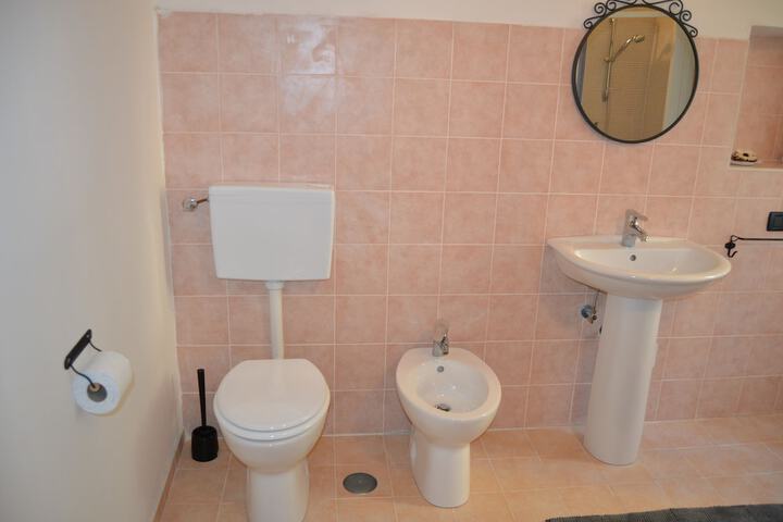 Room 7 of 9