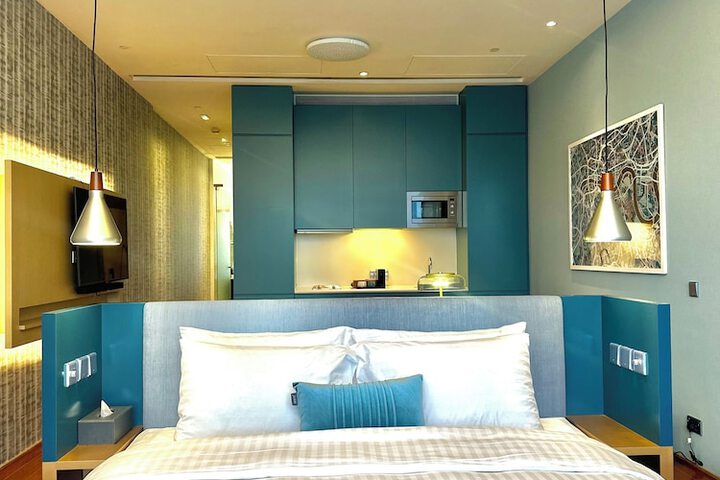Room 33 of 60