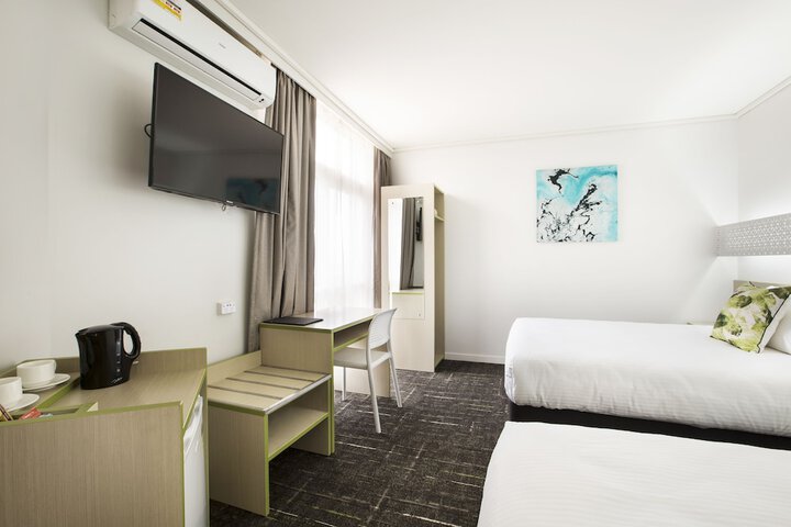 Room 6 of 34