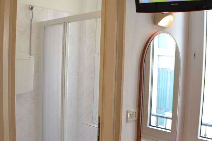 Room 107 of 142