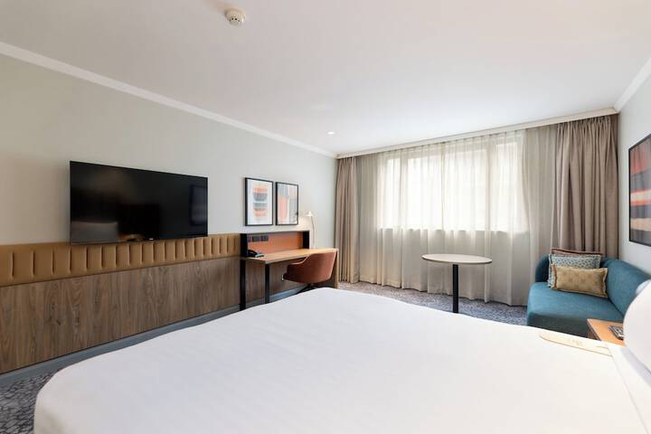 Room 14 of 128