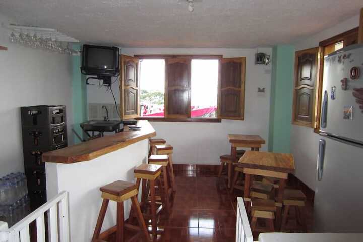 Lounge 24 of 38
