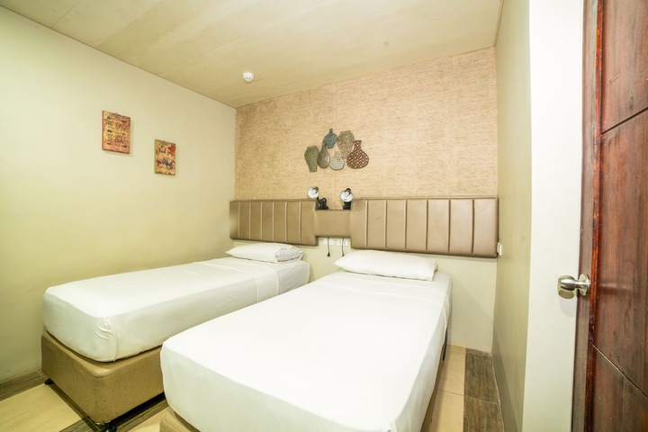 Room 2 of 6