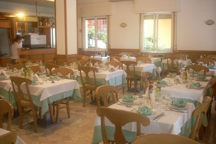 Dining 34 of 54