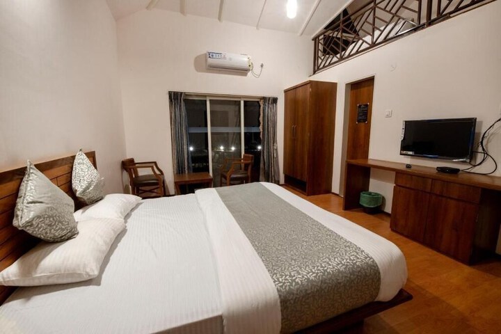 Room 2 of 33