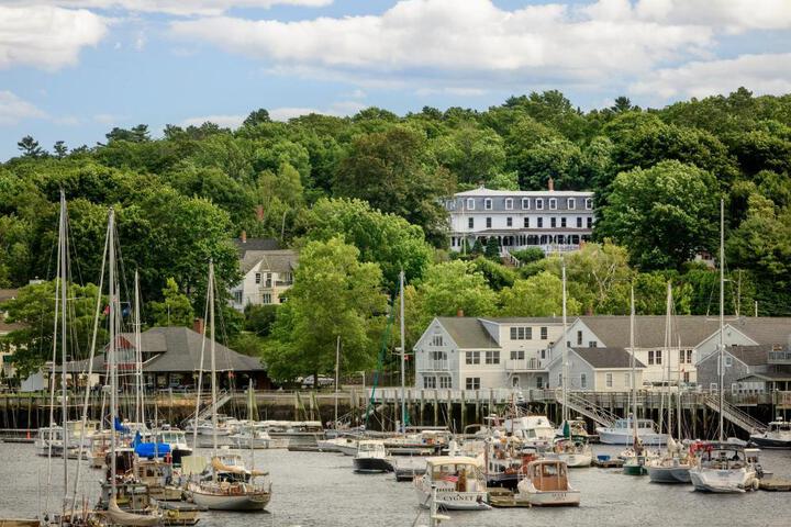 Exterior of Camden Harbour Inn a member of Small Luxury Hotels
