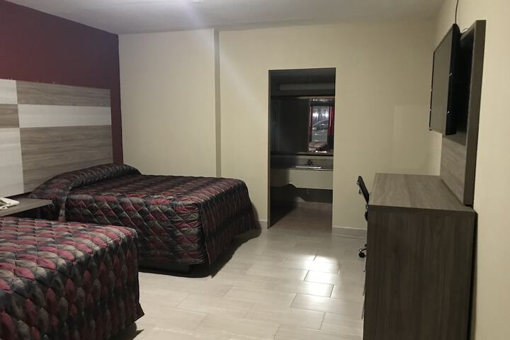 2 Double Beds (7 of 9)