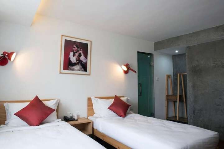 Room 30 of 82