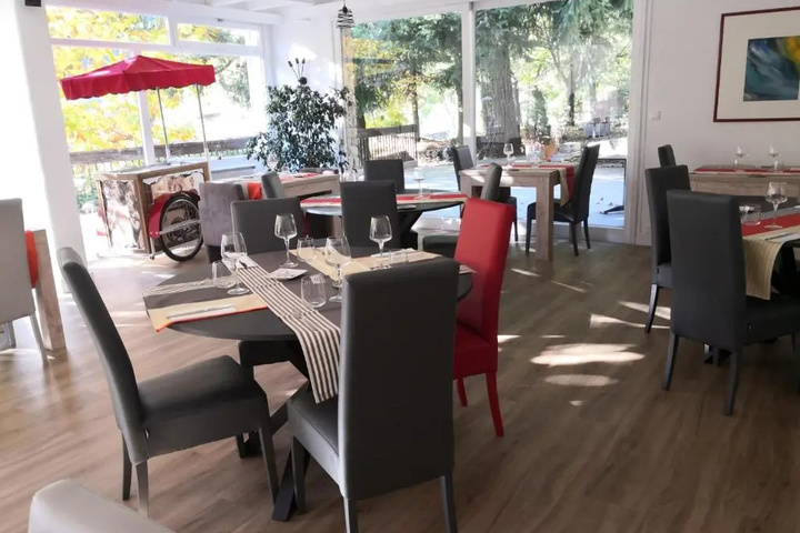 Dining 11 of 15