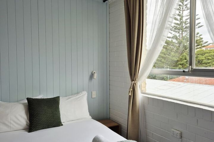 Room 17 of 44