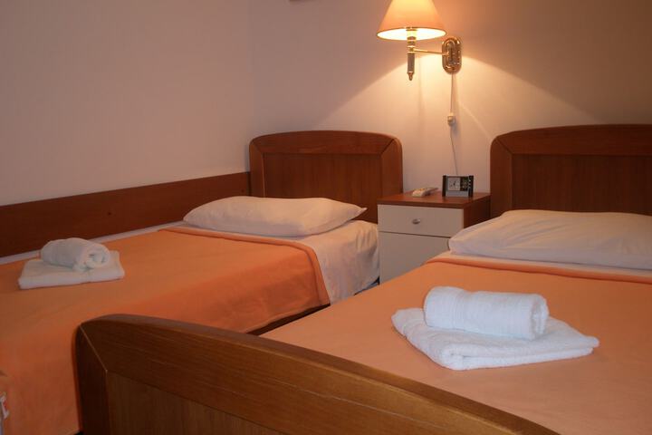 Room 3 of 46