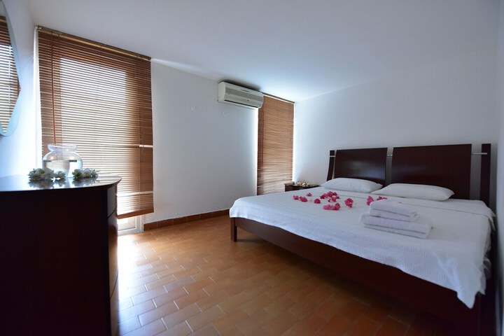 Room 2 of 28
