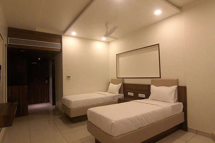 Room 4 of 24
