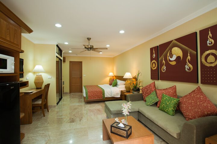 Room 27 of 60