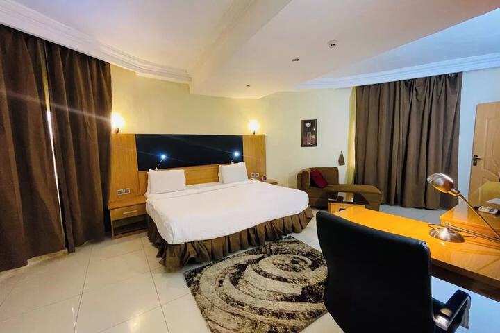 Room 17 of 80