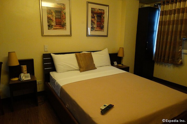 Room 9 of 37