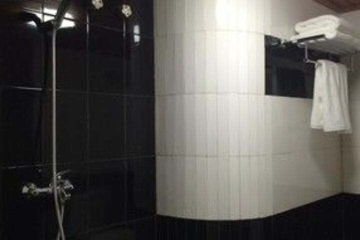 Room 2 of 26