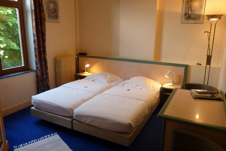 Room 4 of 31