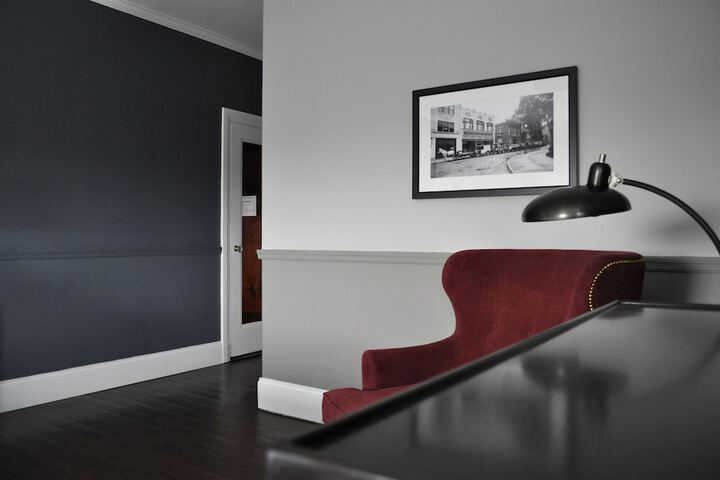 Single Queen Bed (9 of 9)